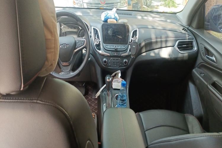 Used Chevrolet Equinox 2019 Redline 550T Automatic All-Wheel-Drive RS Model China VI Standard Center Console