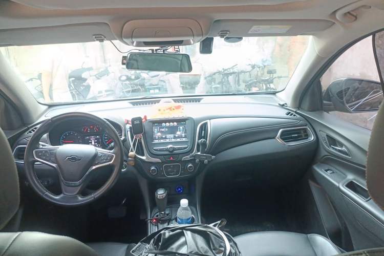 Used Chevrolet Equinox 2019 535T Automatic Chijie Edition China VI Center Console