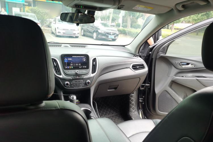 Used Chevrolet Equinox 2019 535T Automatic YuJie Edition China VI Center Console
