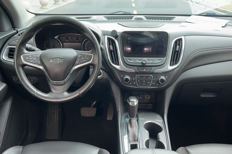 Used Chevrolet Equinox 2019 Redline 550T Automatic All-Wheel-Drive Trailblazer RS China VI Standard Center Console