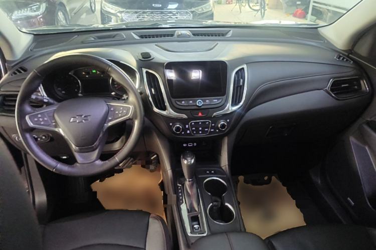 Used Chevrolet Equinox 2019 Redline 550T Automatic All-Wheel-Drive Trailblazer RS China VI Standard Center Console