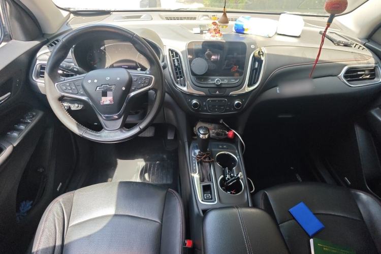 Used Chevrolet Equinox 2019 Redline 550T Automatic All-Wheel-Drive Trailblazer RS China VI Standard Center Console