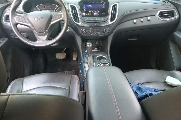 Used Chevrolet Equinox 2019 Redline 550T Automatic All-Wheel-Drive Trailblazer RS China VI Standard Center Console