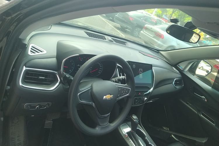 Used Chevrolet Equinox 2019 535T Automatic Lingjie Edition China VI Standard Center Console
