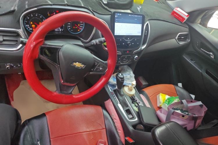 Used Chevrolet Equinox 2019 535T Automatic Lingjie Edition China VI Standard Center Console