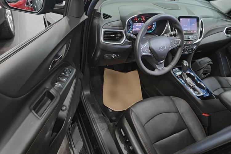 Used Chevrolet Equinox 2019 Redline 550T Automatic All-Wheel-Drive Trailblazer RS China VI Standard Driver Seat