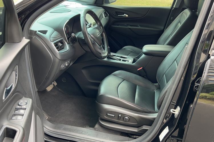 Used Chevrolet Equinox 2019 Redline 550T Automatic All-Wheel-Drive Trailblazer RS China VI Standard Driver Seat