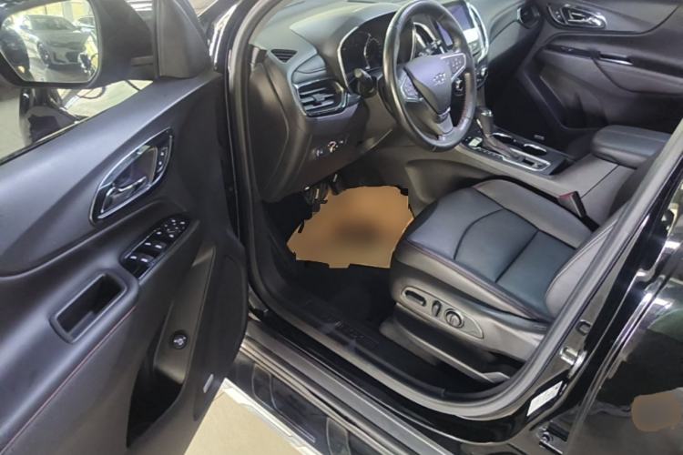 Used Chevrolet Equinox 2019 Redline 550T Automatic All-Wheel-Drive Trailblazer RS China VI Standard Driver Seat