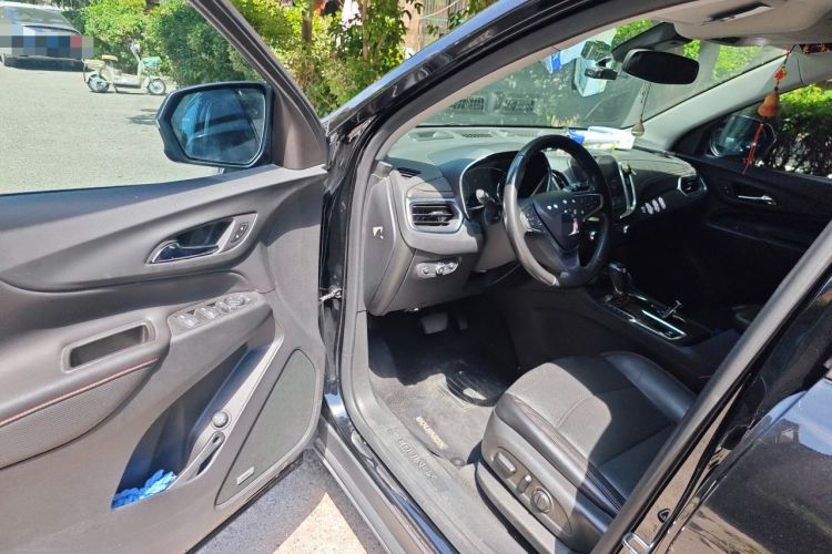 Used Chevrolet Equinox 2019 Redline 550T Automatic All-Wheel-Drive Trailblazer RS China VI Standard Driver Seat