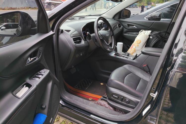 Used Chevrolet Equinox 2019 Redline 550T Automatic All-Wheel-Drive Trailblazer RS China VI Standard Driver Seat