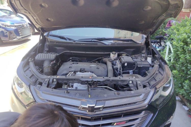 Used Chevrolet Equinox 2019 Redline 550T Automatic All-Wheel-Drive Trailblazer RS China VI Standard Engine Bay