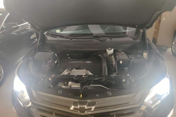 Used Chevrolet Equinox 2019 Redline 550T Automatic All-Wheel-Drive RS Model China VI Standard Engine Bay
