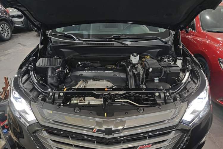 Used Chevrolet Equinox 2019 Redline 550T Automatic All-Wheel-Drive Trailblazer RS China VI Standard Engine Bay