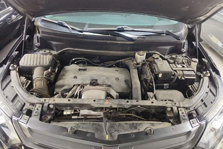 Used Chevrolet Equinox 2019 Redline 550T Automatic All-Wheel-Drive Trailblazer RS China VI Standard Engine Bay