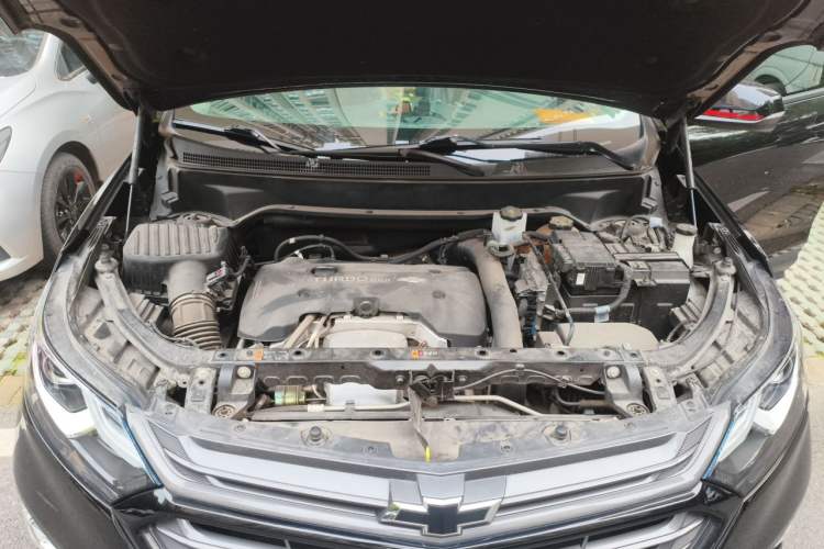 Used Chevrolet Equinox 2019 Redline 550T Automatic All-Wheel-Drive Trailblazer RS China VI Standard Engine Bay