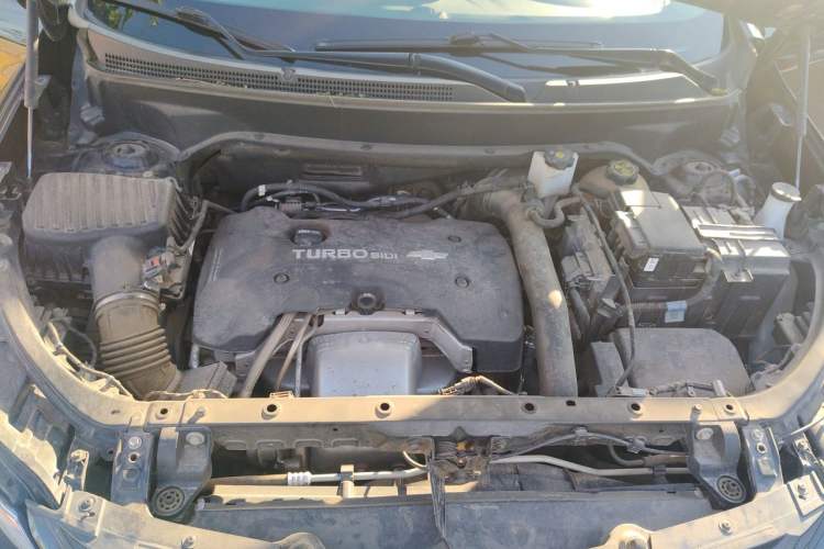 Used Chevrolet Equinox 2019 Redline 550T Automatic All-Wheel-Drive RS Model China VI Standard Engine Bay