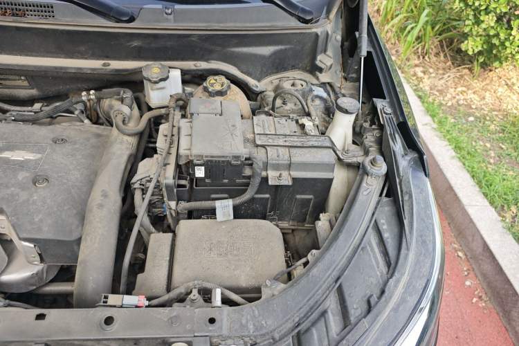 Used Chevrolet Equinox 2019 Redline 550T Automatic All-Wheel-Drive Trailblazer RS China V Standard Engine Bay Left