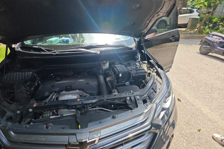 Used Chevrolet Equinox 2019 Redline 550T Automatic All-Wheel-Drive Trailblazer RS China VI Standard Engine Bay Left