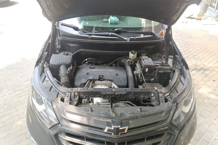 Used Chevrolet Equinox 2019 Redline 550T Automatic All-Wheel-Drive RS Model China VI Standard Engine Bay