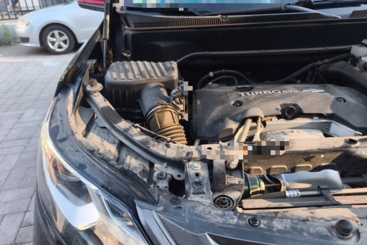 Used Chevrolet Equinox 2019 Redline 550T Automatic All-Wheel-Drive RS Model China VI Standard Engine Bay Right