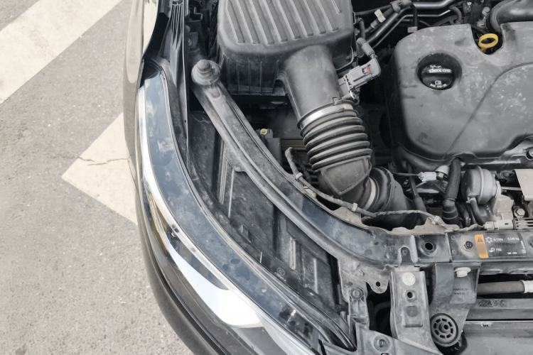 Used Chevrolet Equinox 2019 535T Automatic YuJie Edition China VI Engine Bay Right
