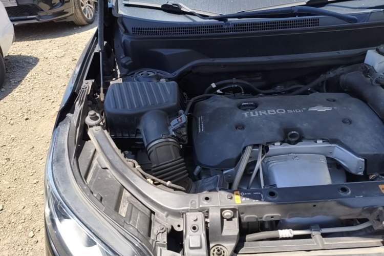 Used Chevrolet Equinox 2019 Redline 550T Automatic All-Wheel-Drive RS Model China VI Standard Engine Bay Right