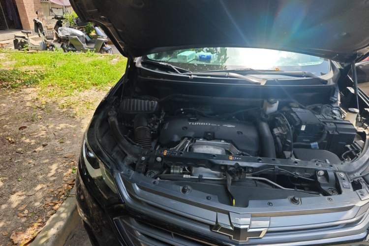 Used Chevrolet Equinox 2019 Redline 550T Automatic All-Wheel-Drive Trailblazer RS China VI Standard Engine Bay Right