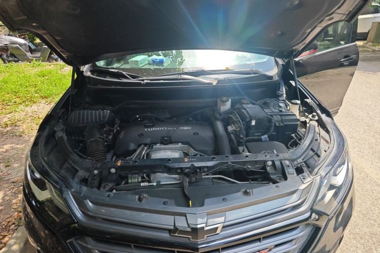 Used Chevrolet Equinox 2019 Redline 550T Automatic All-Wheel-Drive Trailblazer RS China VI Standard Engine Bay