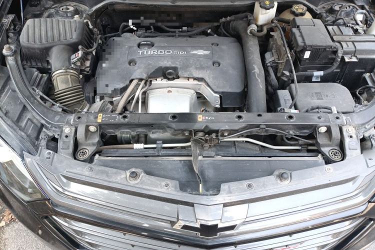 Used Chevrolet Equinox 2019 Redline 550T Automatic All-Wheel-Drive Trailblazer RS China VI Standard Engine Bay