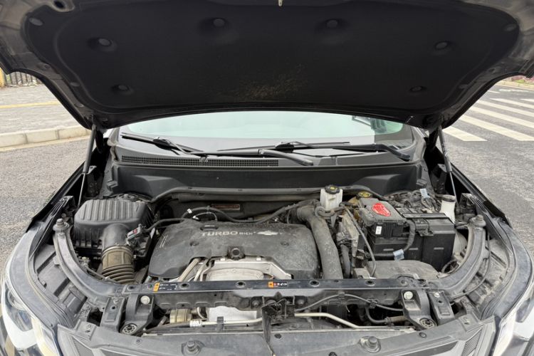 Used Chevrolet Equinox 2019 Redline 550T Automatic All-Wheel-Drive RS Model China VI Standard Engine Bay
