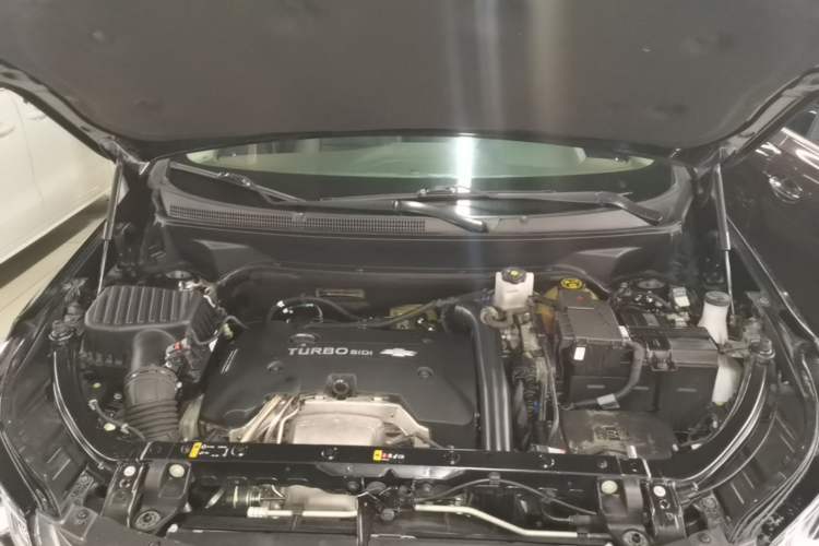 Used Chevrolet Equinox 2019 Redline 550T Automatic All-Wheel-Drive RS Model China V Standard Engine Bay