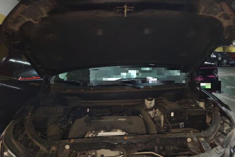 Used Chevrolet Equinox 2019 Redline 550T Automatic All-Wheel-Drive RS Model China VI Standard Engine Bay