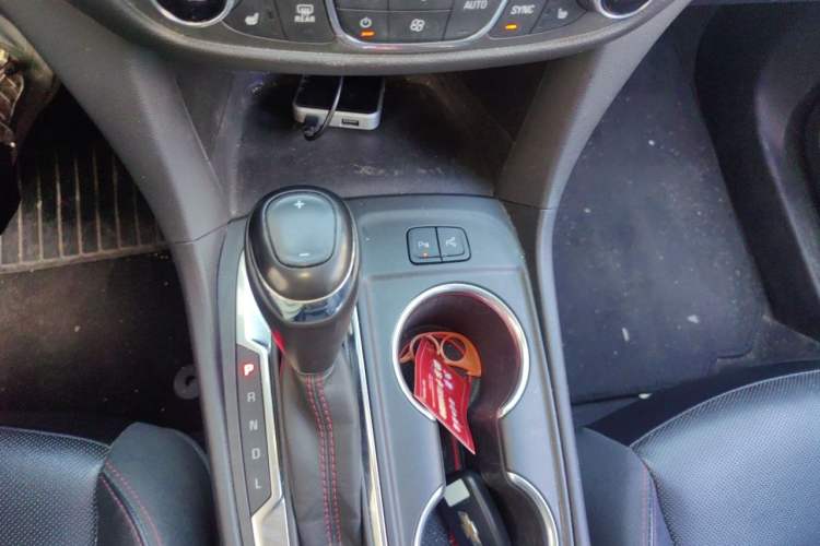 Used Chevrolet Equinox 2019 Redline 550T Automatic All-Wheel-Drive Trailblazer RS China VI Standard Gear Lever
