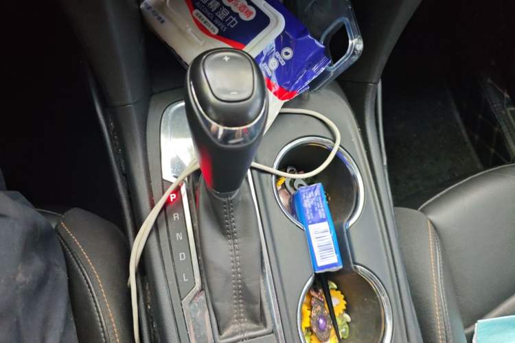 Used Chevrolet Equinox 2019 535T Automatic YuJie Edition China VI Gear Lever
