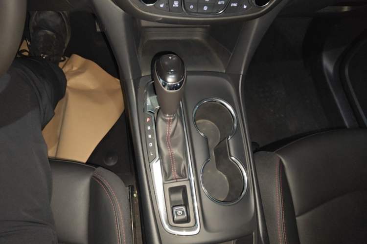 Used Chevrolet Equinox 2019 Redline 550T Automatic All-Wheel-Drive RS Model China V Standard Gear Lever