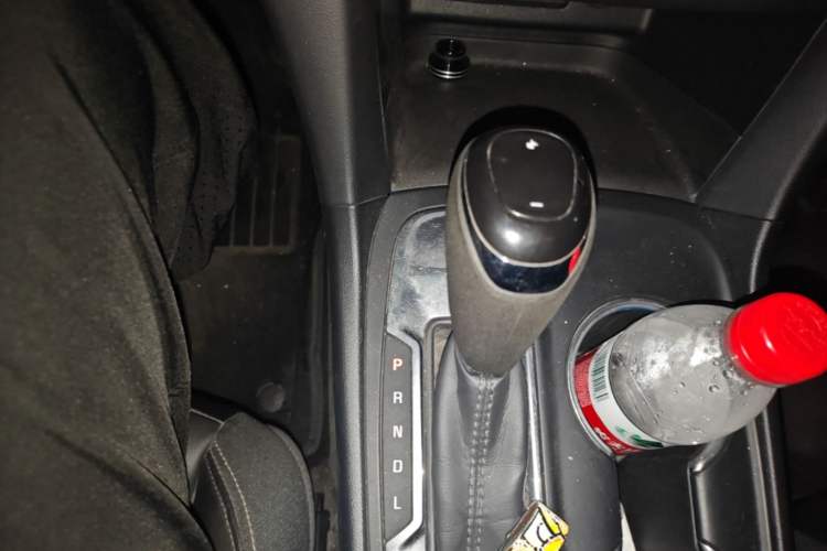 Used Chevrolet Equinox 2019 535T Automatic YuJie Edition China VI Gear Lever