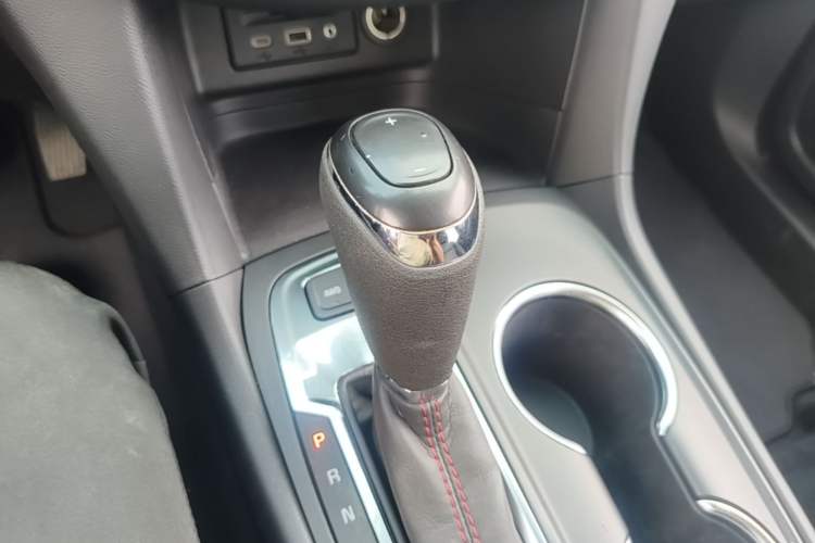 Used Chevrolet Equinox 2019 Redline 550T Automatic All-Wheel-Drive RS Model China VI Standard Gear Lever
