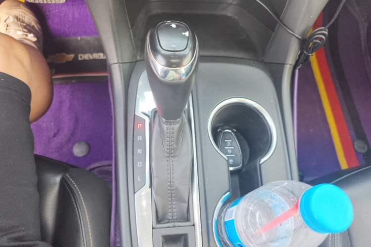 Used Chevrolet Equinox 2019 535T Automatic YuJie Edition China VI Gear Lever