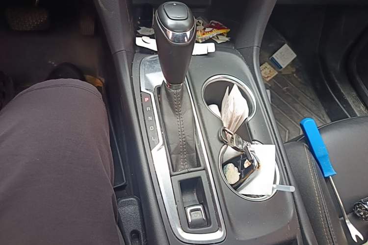 Used Chevrolet Equinox 2019 535T Automatic YuJie Edition China VI Gear Lever
