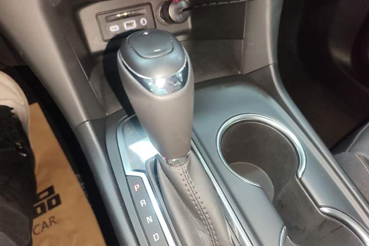 Used Chevrolet Equinox 2019 535T Automatic YuJie Edition China VI Gear Lever
