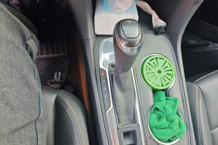 Used Chevrolet Equinox 2019 535T Automatic YuJie Edition China VI Gear Lever