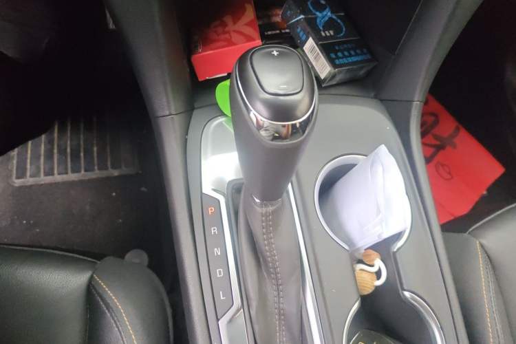 Used Chevrolet Equinox 2019 535T Automatic YuJie Edition China VI Gear Lever