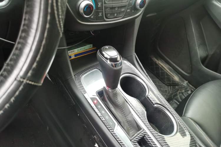 Used Chevrolet Equinox 2019 535T Automatic YuJie Edition China VI Gear Lever