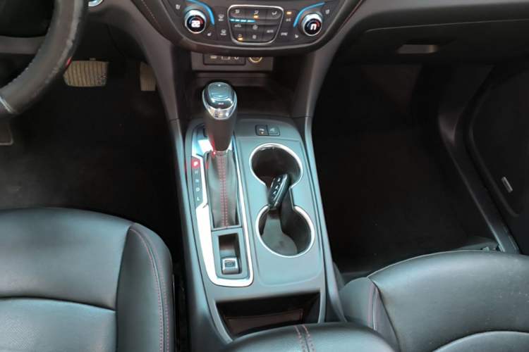 Used Chevrolet Equinox 2019 Redline 550T Automatic All-Wheel-Drive Trailblazer RS China VI Standard Gear Lever
