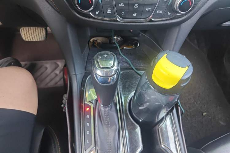Used Chevrolet Equinox 2019 535T Automatic YuJie Edition China VI Gear Lever