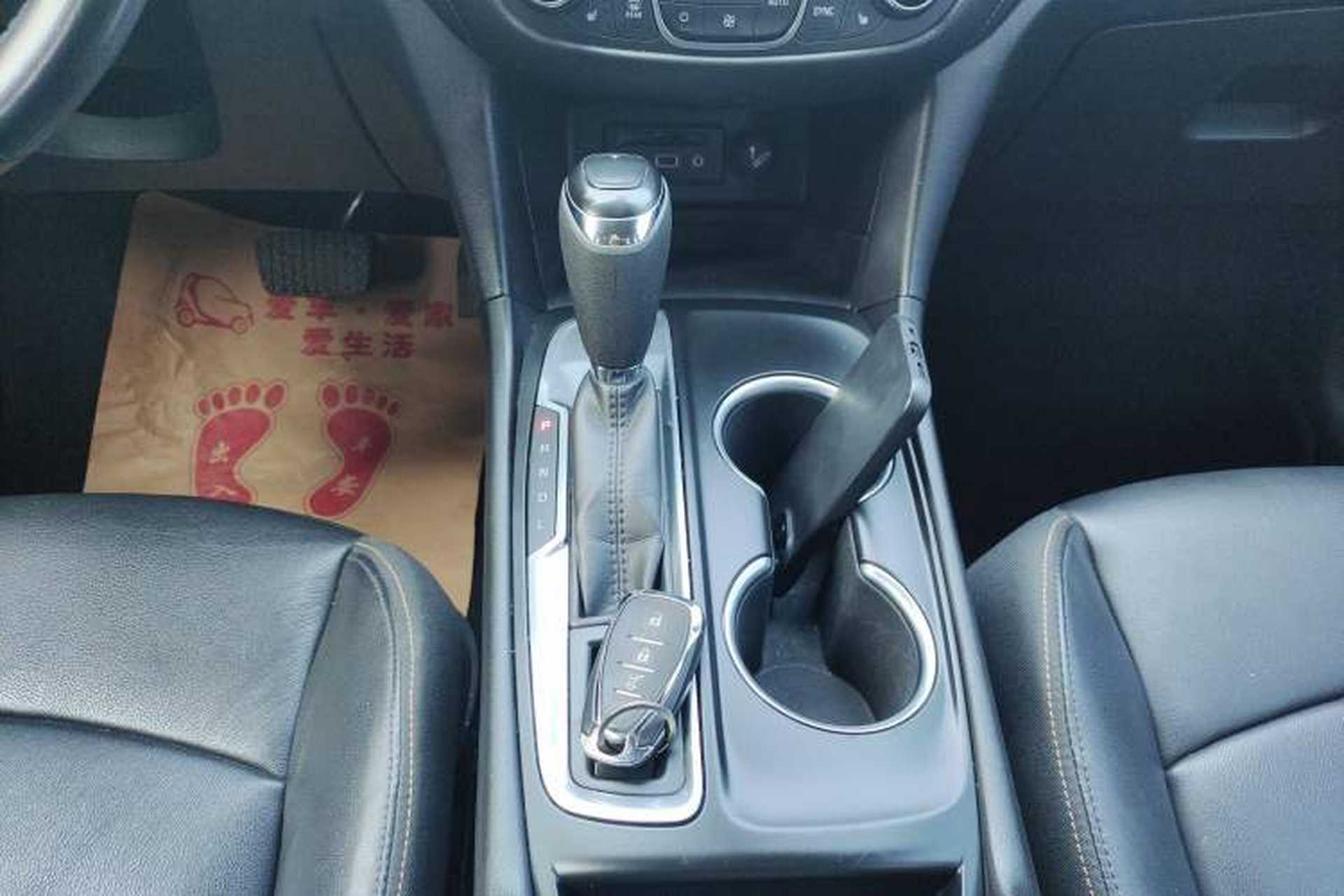 Used Chevrolet Equinox 2019 535T Automatic YuJie Edition China VI Gear Lever