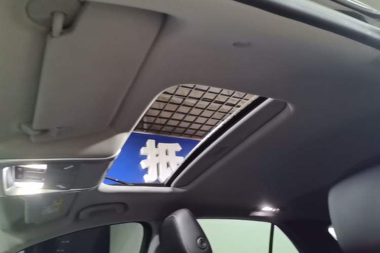 Used Chevrolet Equinox 2019 535T Automatic Lingjie Edition China VI Standard Headliner