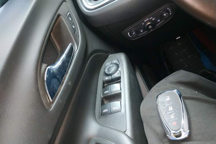Used Chevrolet Equinox 2019 535T Automatic YuJie Edition China VI Interior 1
