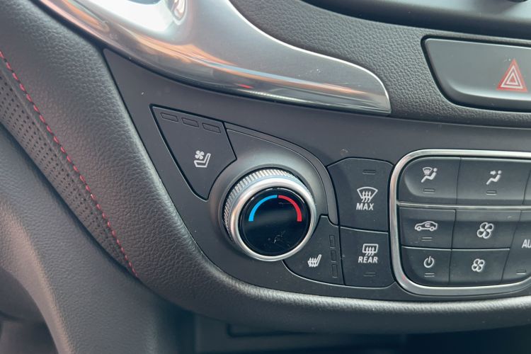 Used Chevrolet Equinox 2019 Redline 550T Automatic All-Wheel-Drive Trailblazer RS China VI Standard Interior 2