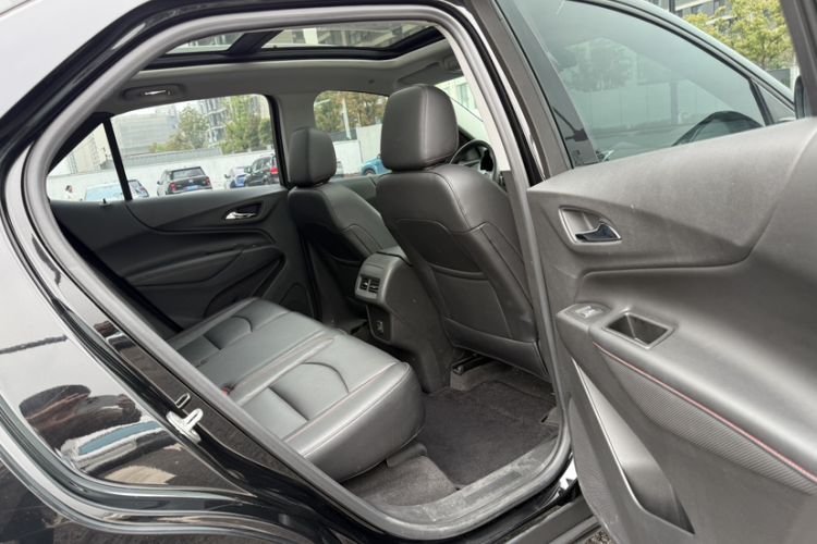 Used Chevrolet Equinox 2019 Redline 550T Automatic All-Wheel-Drive RS Model China VI Standard Interior 3